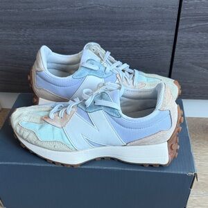 New Balance Women's Sneakers in Blue and Tan